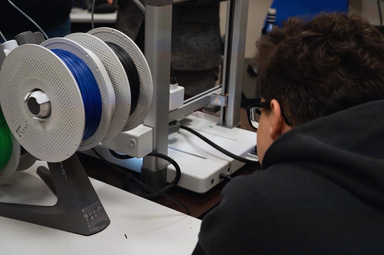 Pracownia maker space ze drukarkami 3D