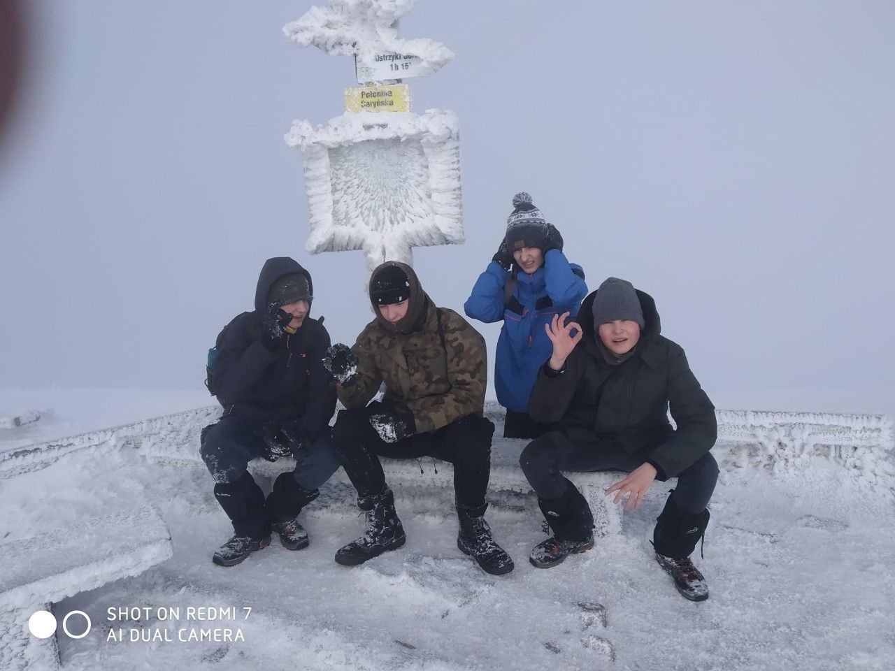 Biała szkoła klasy UMBO
