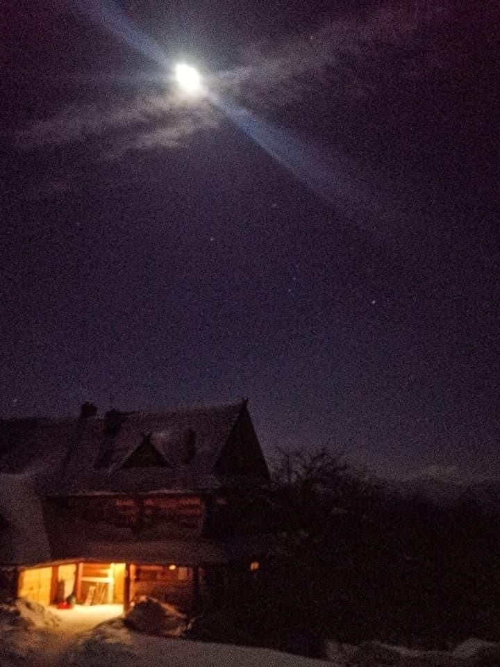 Biała szkoła klasy UMBO